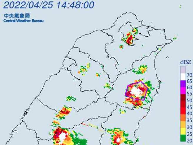 宜蘭縣有大雷雨。(氣象局提供)