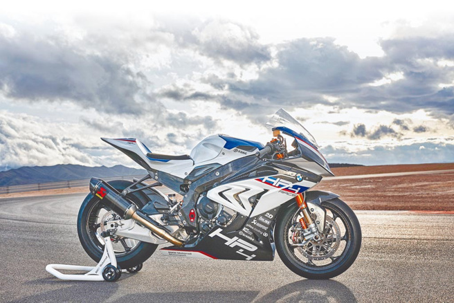 「BMW HP4 Race」重机全球限量750辆，2017年时，全台仅有一辆，要价399万元。（报系资料照）
