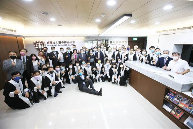 台中律師公會的台中律師學院25日舉行揭牌儀式。（台中律師公會提供／張妍溱台中傳真）