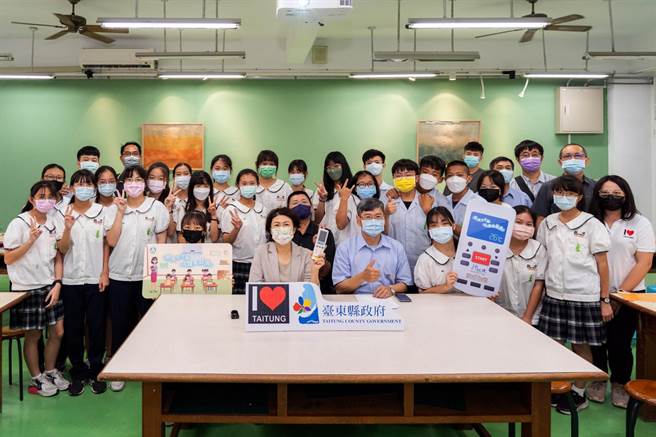 台東全縣國中小學「班班有冷氣」順利達標，縣長饒慶鈴今在新生國中與全國連線啟動。（台東縣政府提供）