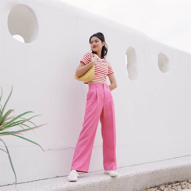 GU「纯棉条纹迷你T恤」推出活泼百搭色系，美人祭最后3天只要290元就能带走。（GU提供）