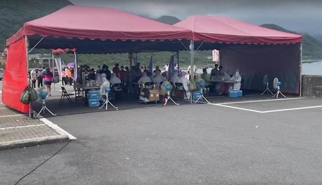 宜兰县卫生局特地在25日下午1点30分至5点，于大溪渔港设置筛检站。（头城镇公所提供／吴佩蓉宜兰传真）