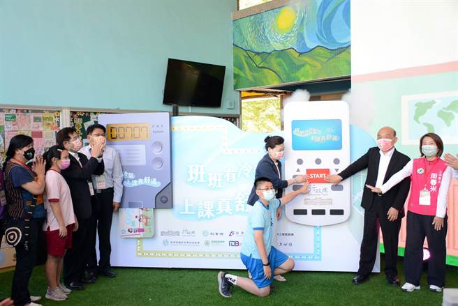 趕在盛夏酷暑前，行政院宣布全台班班有冷氣政策正式啟動。（林和生攝）