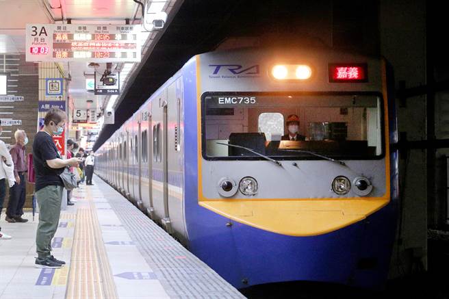 台铁工会决议五一劳动节依法不加班，超过1万2千名员工响应，其中以司机员不出勤的人数最多，有车无人可开，造成当天表定班表全面停驶。（黄世麒摄）