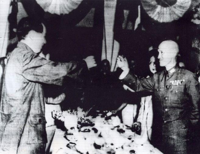 毛泽东与蒋中正1946年在重庆会面。（合眾国际社摄）