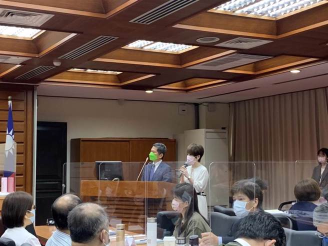 文化部长李永得赴立法院教育及文化委员会报告。（张薷摄）