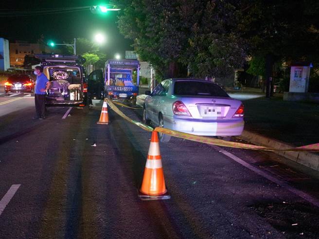 雲林縣北港鎮發現1男子躺臥汽車前座，已生蛆見骨死亡多時。（張朝欣攝）