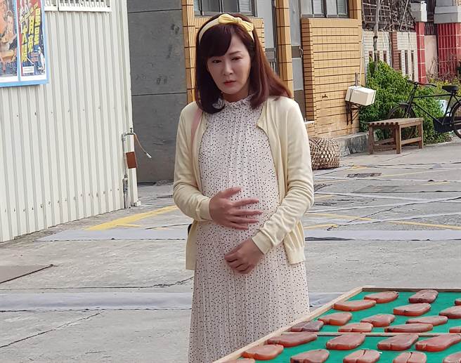 邱琦雯看到乌鱼想到自己处境。（台视提供）