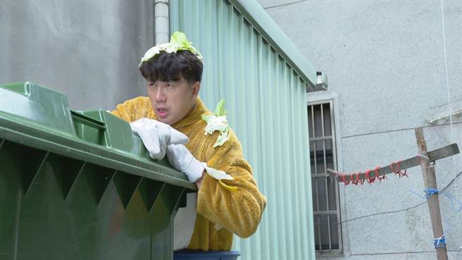 吴皓升剧中逃亡超狼狈。（民视提供）