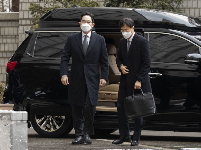 （左）三星电子副会长李在镕。（资料照/新华社）