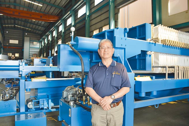 元锠总经理蔡笃行表示，元锠专攻国内外废水设备整厂输出及提供一条龙服务与解决方案。图／李水莲