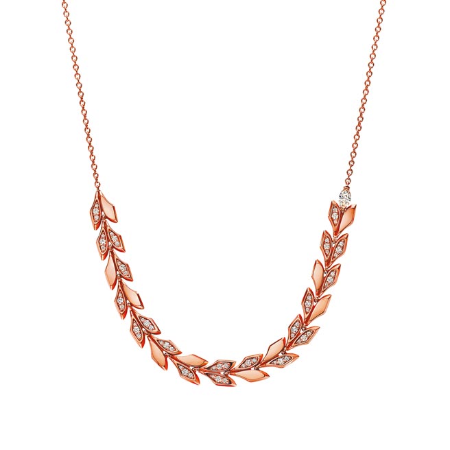 Tiffany Victoria 18K玫瑰金鑲鑽藤蔓造型項鍊28萬8000元。（Tiffany提供）
