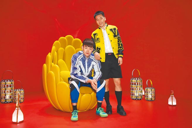 LV Objets Nomades家具展览于台北流行音乐中心展出，奥运金牌国手王齐麟与李洋也现身会场。（LV提供）
