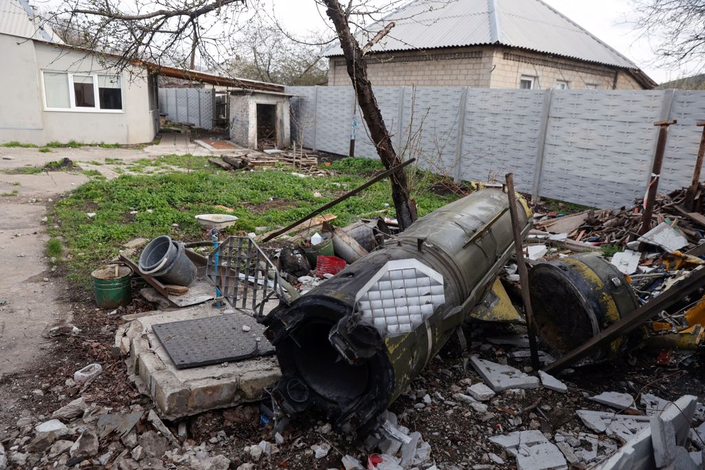飞弹残骸在卢甘斯克地区随处可见（图／路透）(photo:ChinaTimes)