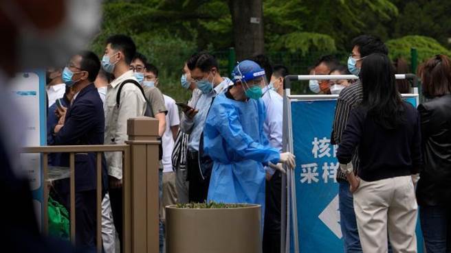 北京对90％人口展开核酸大筛查，陆专家：非常及时果断必要。（澎派新闻）