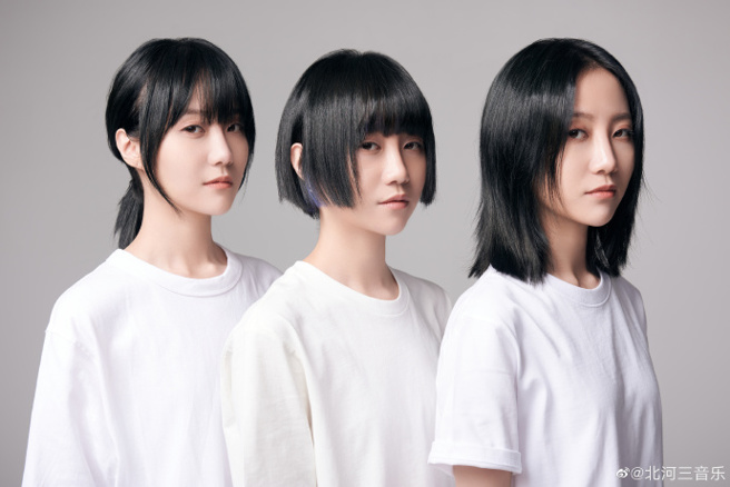 因杜雪儿爆出走私毒品使乐团被迫暂停所有行程。（图／微博）