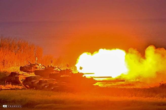 M60A3战车以强大火力射击目标。摘自陆军脸书。