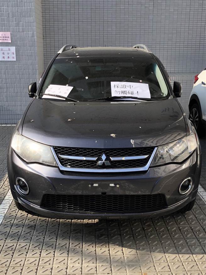 左营警方在阿莲山区找到做案用的车辆，以车追人。（翻摄照片／林瑞益高雄传真）