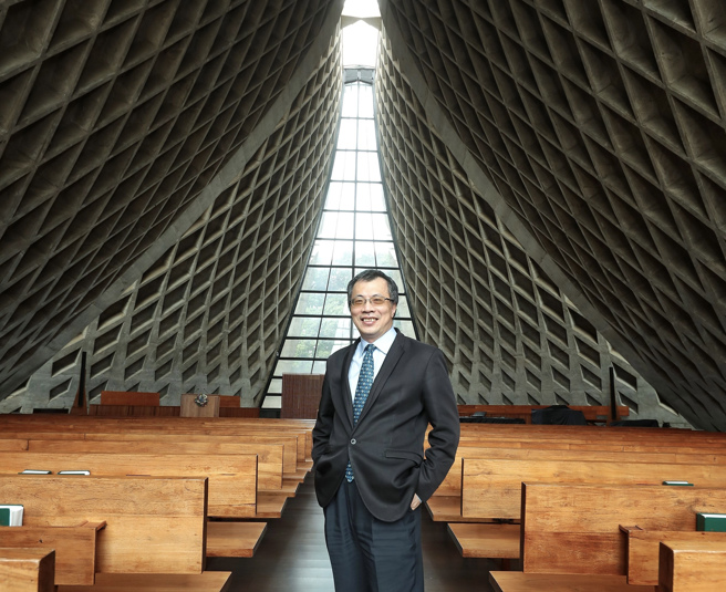 东海大学杨朝栋终身特聘教授获中华民国资讯学会2021年「李国鼎穿石奖」为私立大学首位。(照片/东海大学杨朝栋教授提供)