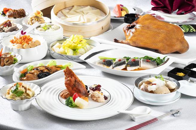 JR东日本大饭店台北 「凯华楼中华料理」，以北京宫廷菜为主题推出「凯华萱堂感恩筵」献给最尊敬的母亲 。图／JR东日本饭店台北提供