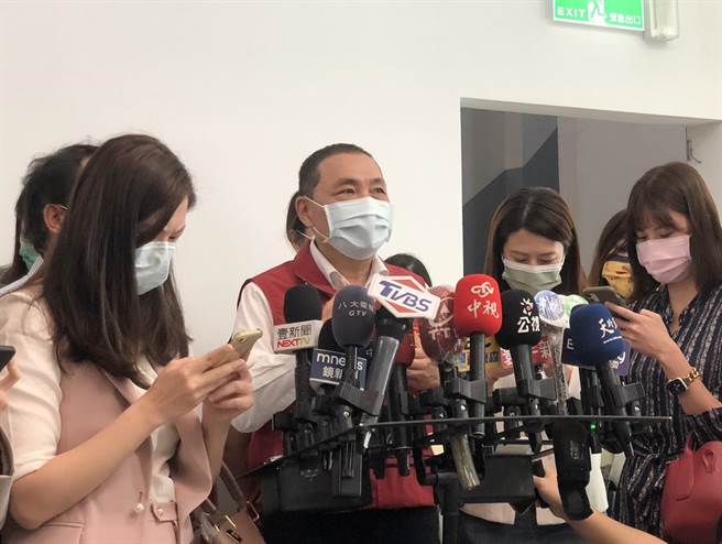 周玉蔻呛告侯友宜，侯对此并未多加回应。（王扬杰摄）