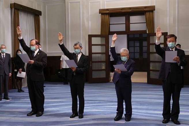 蔡英文总统今（26）日上午主持「新任行政院及考试院政务人员宣誓典礼」(总统府提供)