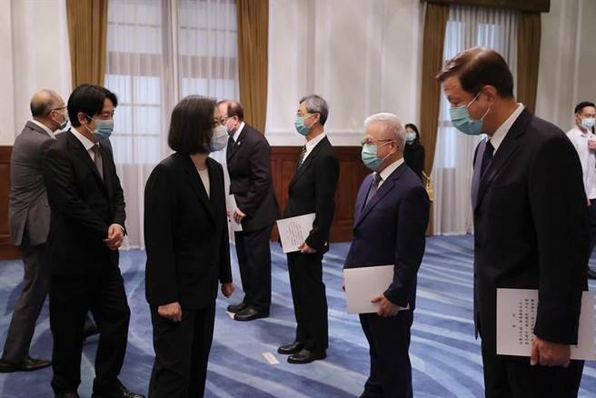 蔡英文总统今（26）日上午主持「新任行政院及考试院政务人员宣誓典礼」(总统府提供)