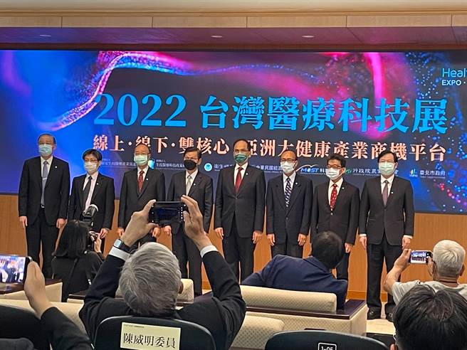 立法院长游锡堃今（26日）出席「2022台湾医疗科技展启动发表会」。（叶书宏摄）