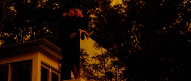 周汤豪与外国女模在MV中有激情火辣的互动。 （环球音乐提供）