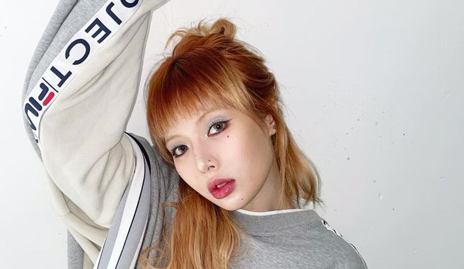 泫雅近日晒出无眉妆造型吓坏不少人。（图／IG@hyunah_aa）