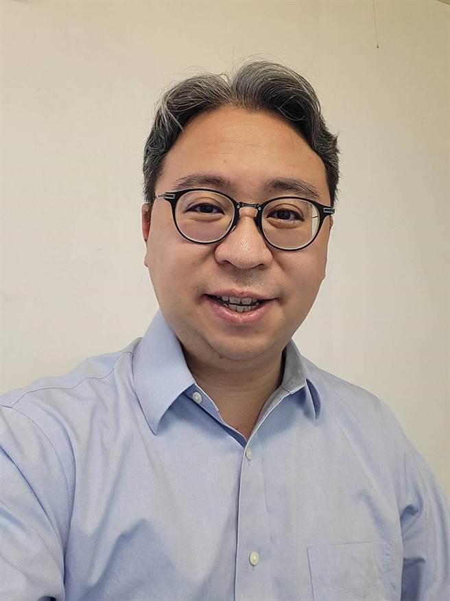 本土疫情严峻，民进党立委黄世杰的随行助理传出确诊，黄今（26日）透过脸书表示，自己与助理的PCR筛检结果皆已出炉，助理为阳性、自己为阴性。（摘自脸书）