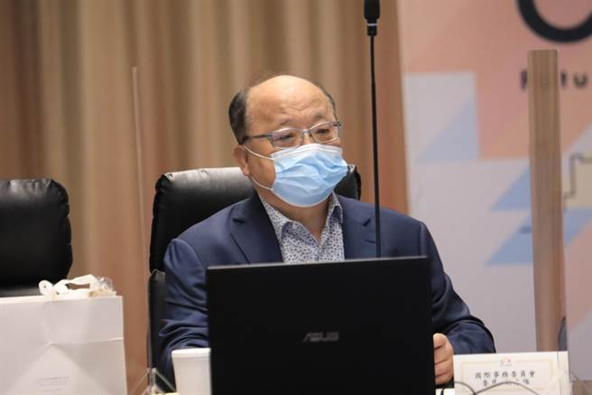 前台中市长胡志强，曾任行政院新闻局长、驻美国大使、外交部长，在市长任内为台中市的国际化打下深厚基础，本届获遴选为台中市国际事务委员会委员。任期2年，为无给职。（中市府提供／谢琼云台中传真）