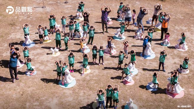 品观点｜疗癒疫情期间苦闷的心灵！ 呼唤童心的30只<摇摆马 >（图/品观点提供）