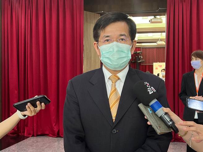 潘文忠今日下午出席活动前接受媒体联访。(教育部提供／李侑珊台北传真)