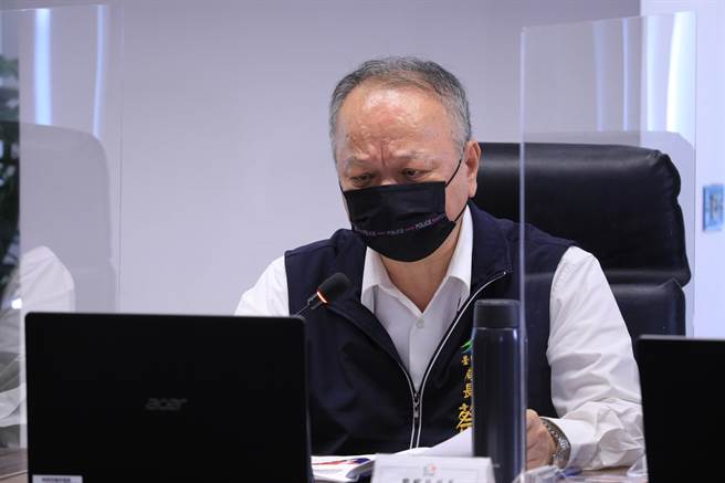 警察局長蔡蒼柏上午在市政會議中進行專案報，台中市在執行肅槍、掃黑、緝毒等各項重要業務，去年均獲中央評比為六都第一名的「特優」機關。（中市府提供／謝瓊雲台中傳真）