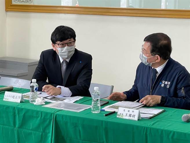 立委趙正宇(左)2助理確診，大溪服務處暫停營運。(取自趙正宇臉書／呂筱蟬桃園傳真)