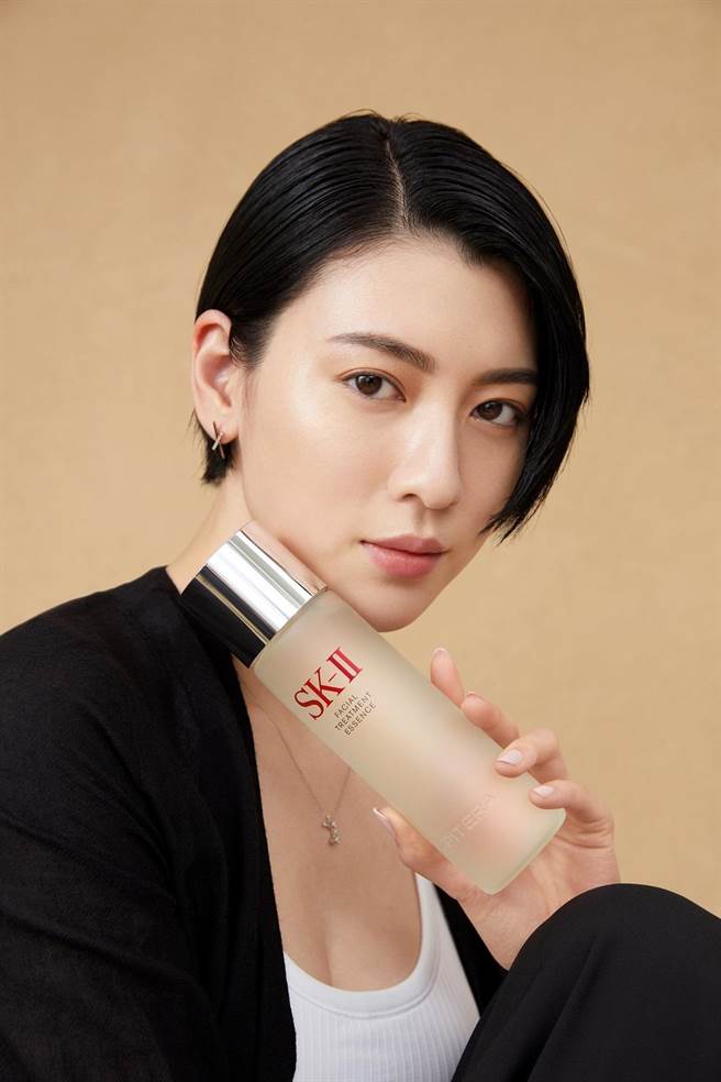 最新 Z 世代品牌大使三吉彩花，形象主视觉。（SK-II 提供） 