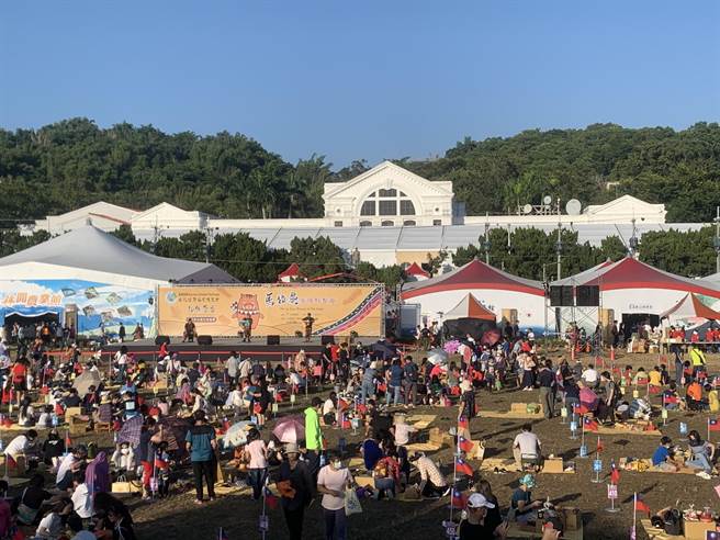 歷史建築中興會堂修復活化後，成為舉辦藝文、農產和文創市集的重要場域。（廖志晃攝）