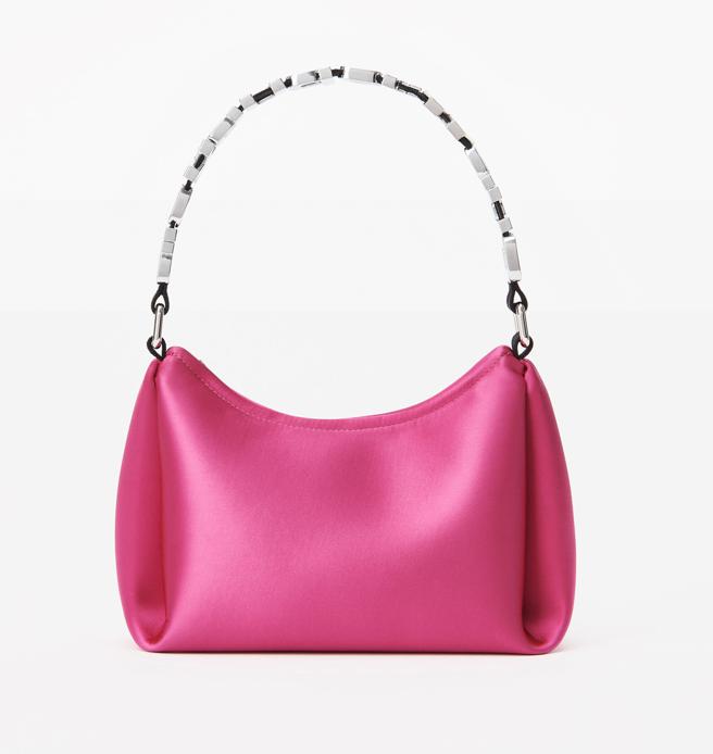 微风南山alexanderwangMaquess水钻logo缎面包，推荐价2万6800元。（微风提供）