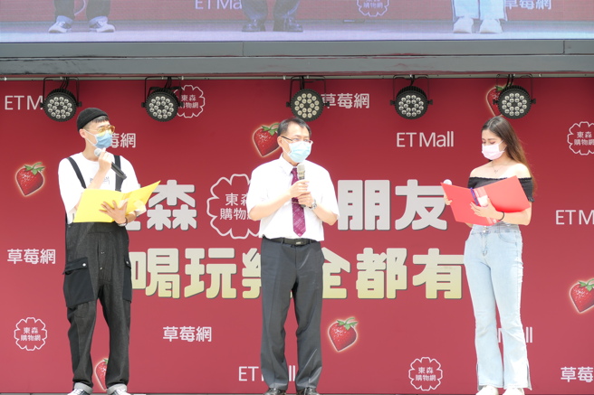 醒吾科大校长陈义文(中)鼓励金音杯参赛选手全力以赴，争取好成绩！(醒吾科大提供)

