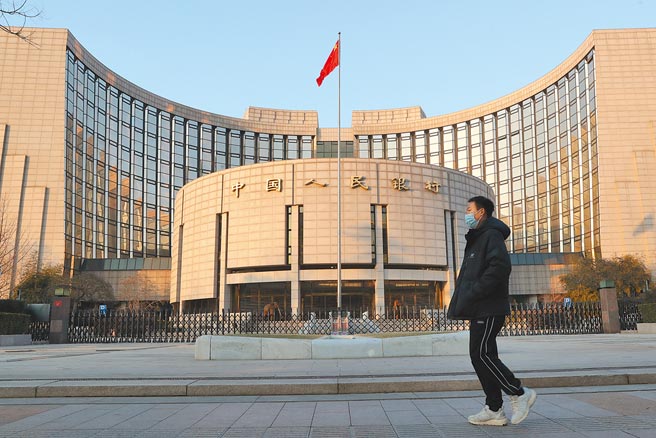 中国人民银行25日晚间宣布，5月15日起，下调金融机构外匯存款准备金率1个百分点，由现行的9％下调至8％。图为中国人民银行。（中新社）