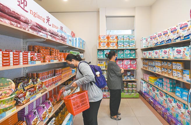 安家实物银行内有各式物资。（桃园市政府提供／蔡明亘桃园传真）