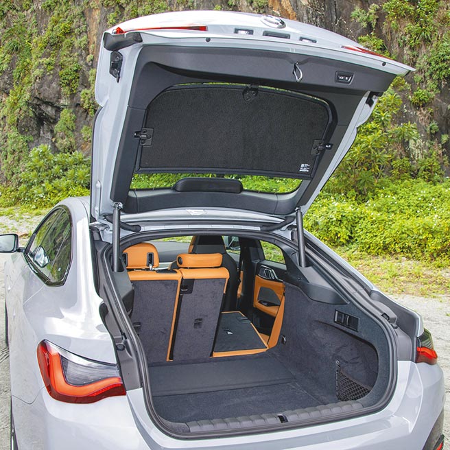 后座椅可依4／3／4独立倾倒，提高行李厢载物机能。（陈大任摄）