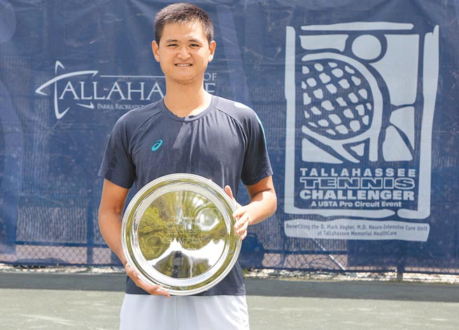 吳東霖在美國塔拉哈西ATP挑戰賽男單奪冠。（吳東霖提供）