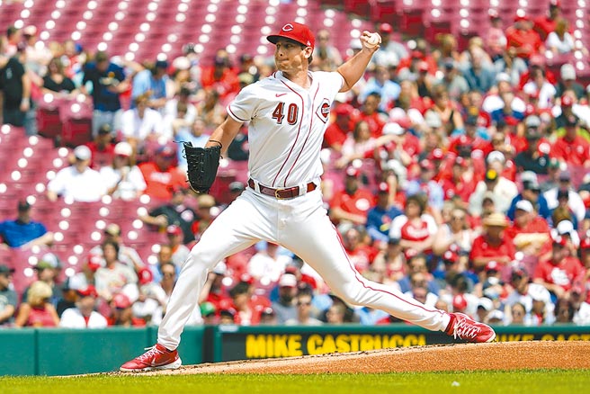 紅人先發投手羅多洛主投5.2局僅丟1分拿下勝投。（美聯社）