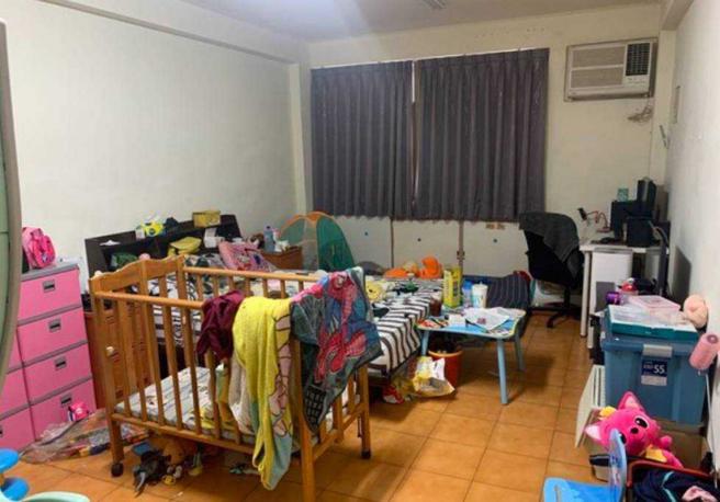 大人长期在家中以烧烤方式施用毒品，导致8名孩童皆有发展迟缓、语言迟缓或体重过轻等问题。（图／翻摄画面）