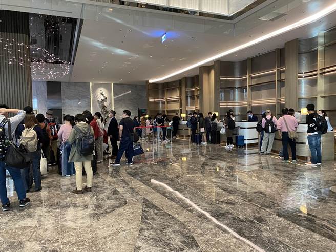 交通部观光局指出，疫情升温影响订房情形，观光旅馆及一般旅馆平均退订约有3成。（陈佑诚摄）