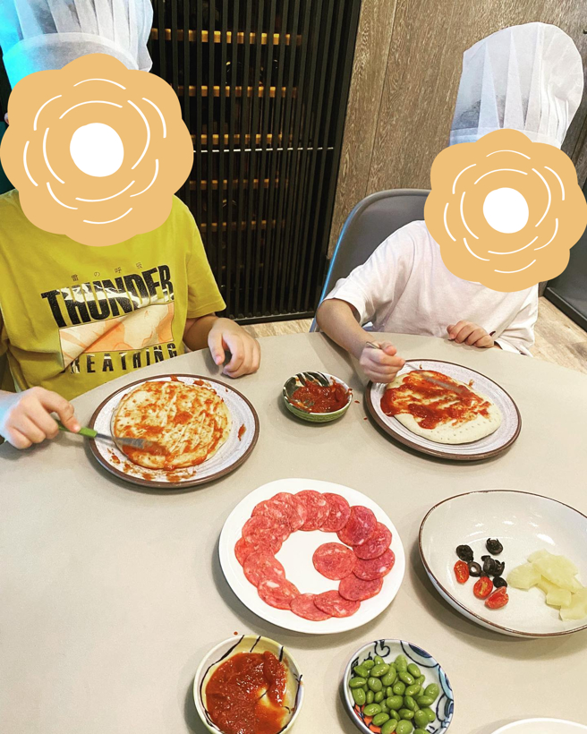 朱芯仪小孩年纪尚小，都很乖巧。(图/朱芯仪 IG)