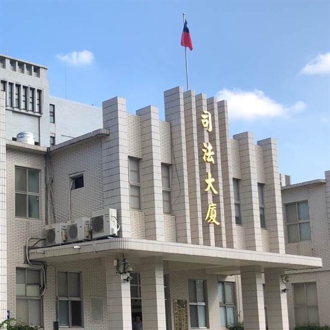 金门传出1起8个月大女童疑似非自然死亡案件，金门地检署检察官昨（26）日会同法医师解剖厘清真正死因。（李金生摄）