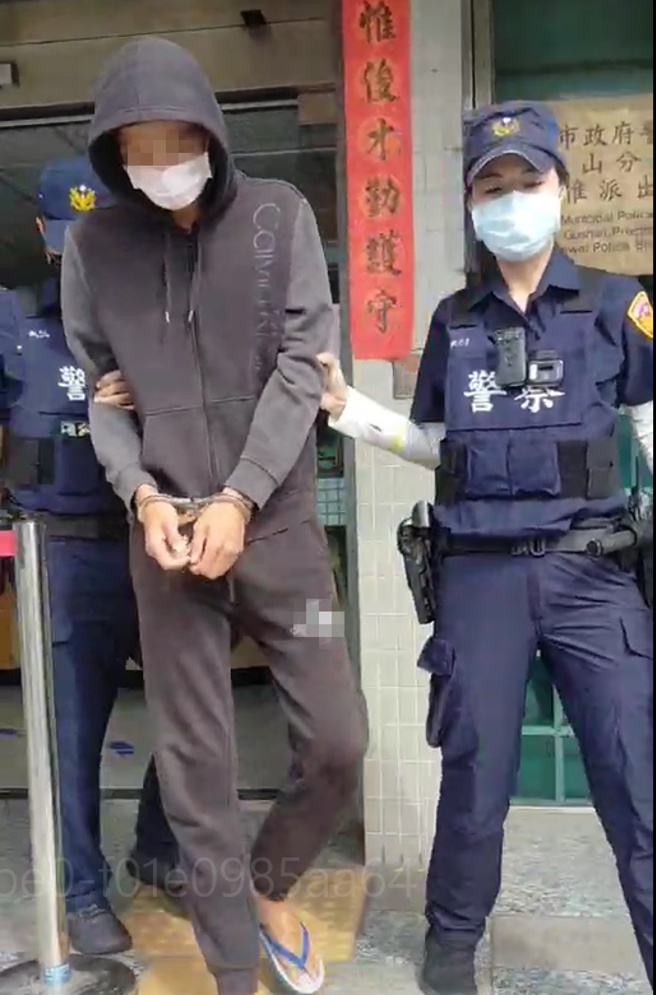 骑士遇警像降驾全身「皮皮挫」，警眼尖尾随当场查获安毒。(苏育宣翻摄)